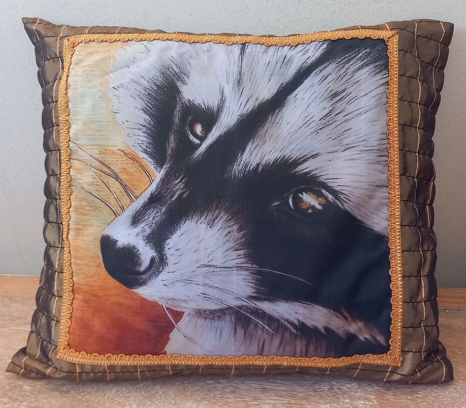 Grand coussin golden racoon