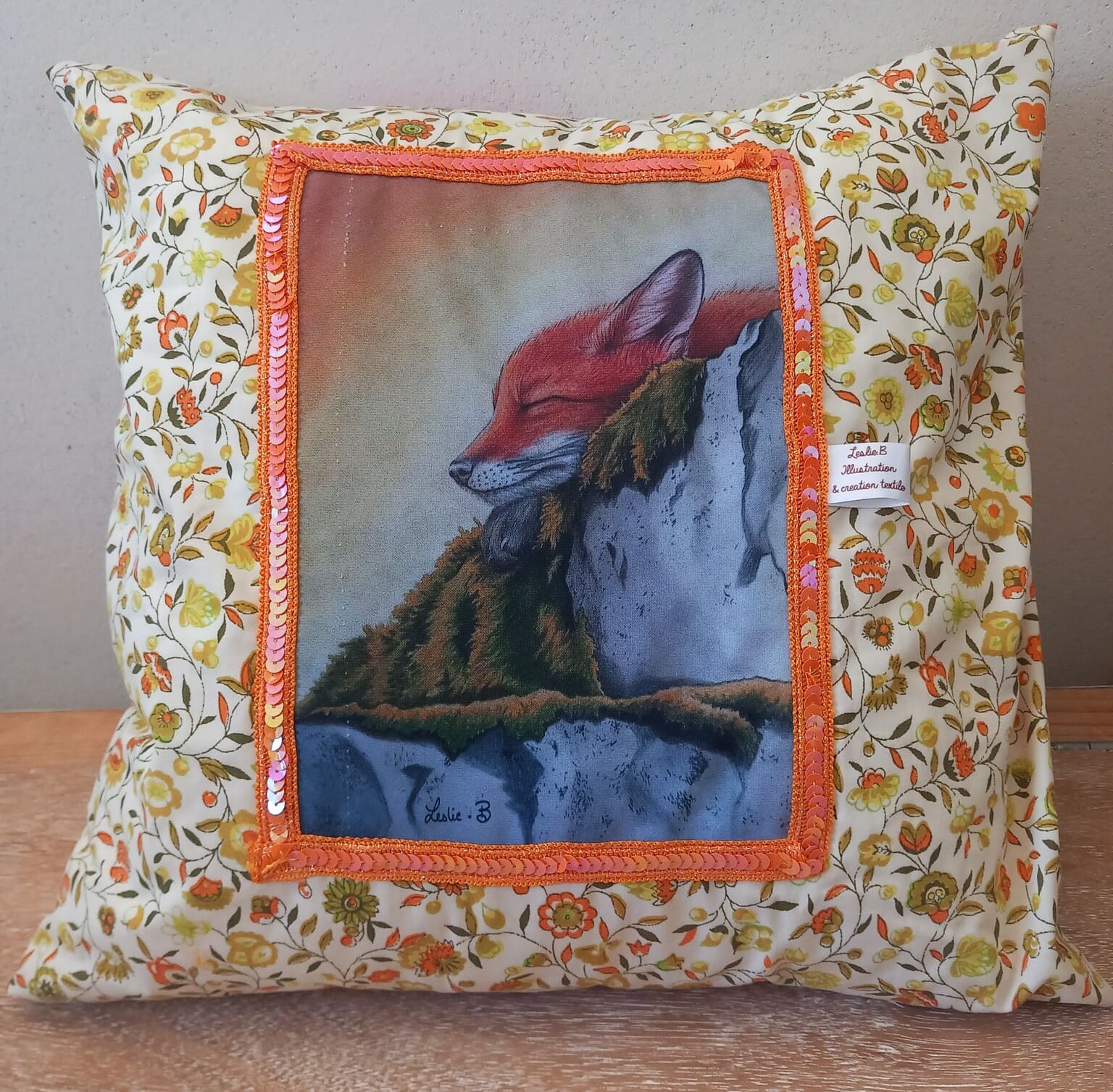 Grand coussin renard endormi