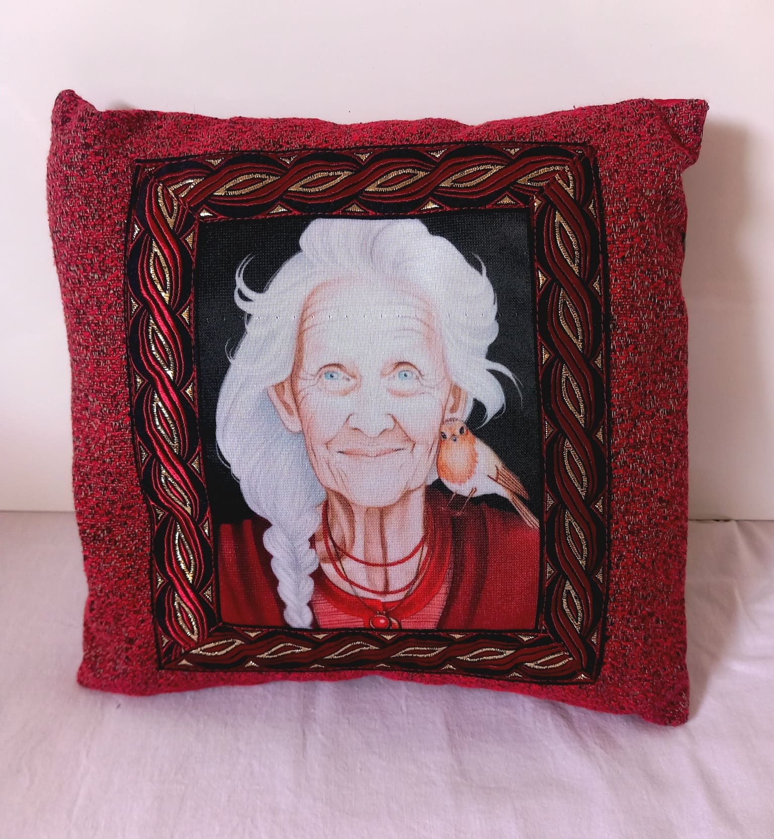 Coussin sorcière rougegorge