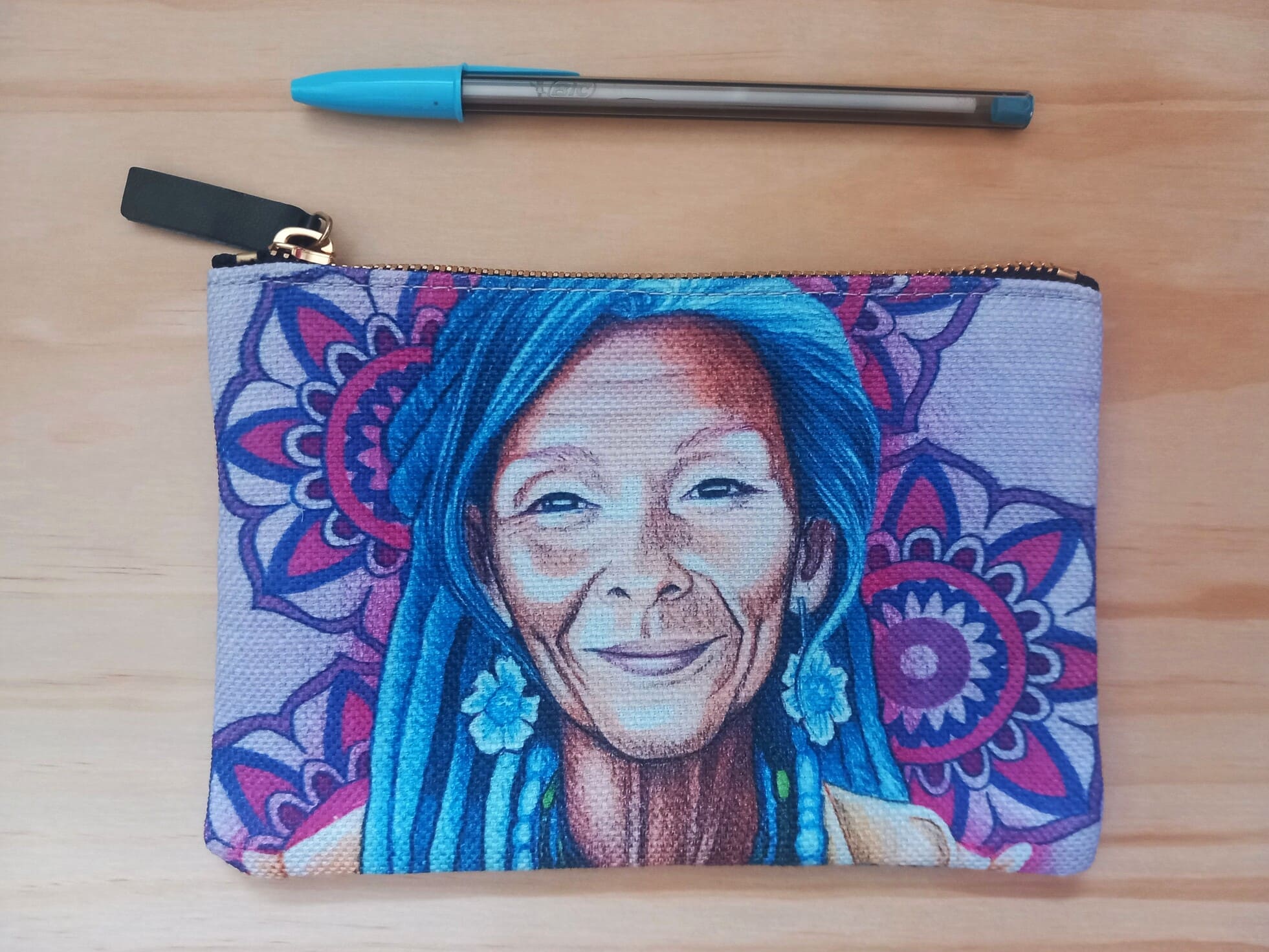 Trousse cheveux bleus